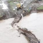 Lumpuh Total! Banjir Hancurkan Jembatan Darurat Cidadap, Warga Jampang Terisolasi dari Dunia Luar IMG 20250414 WA0045 1080x570 1