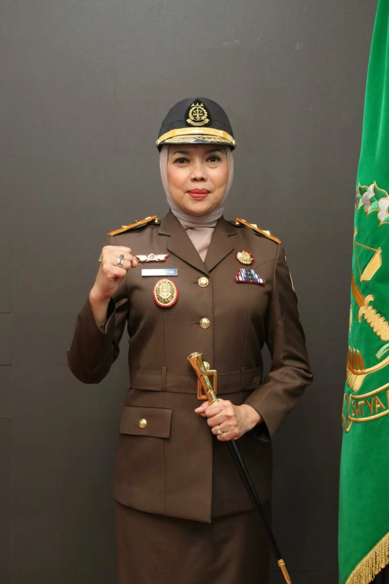 Ahelya Abustam Resmi Jabat Kajati Kalbar, Dua Kasus Korupsi Besar Menanti Tuntasan 1 IMG 20250423 WA0498 768x1152 1