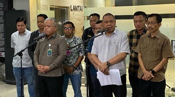 Skandal Suap Vonis Lepas Korupsi Minyak Goreng Makin Dalam: Kejagung Tetapkan 3 Hakim sebagai Tersangka 1 kejagung2 fa653f91d786c62b4cf43a1552eae7a9 600x400 1