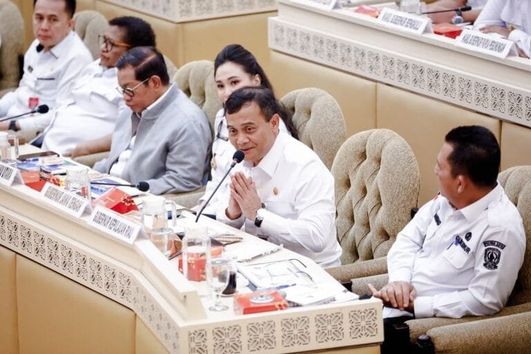 Gubernur Jawa Tengah Kritisi Rencana Dedi Mulyadi Tempatkan Siswa Nakal di Barak Militer