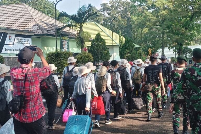 Program Kirim Siswa Nakal ke Barak Militer Menuju Skala Nasional? Ini Catatan Para Pengamat Pendidikan