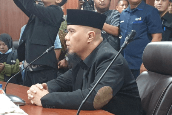 Ahmad Dhani Minta Maaf Usai Dikenai Sanksi MKD karena Lecehkan Marga "Pono": "Slip of the Tongue" 1 Screenshot 2025 05 08 110054