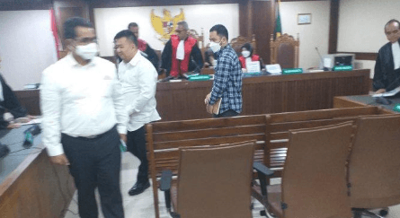 Jaksa Kejari Jakbar Didakwa Tilap Uang Korban Investasi Bodong Fahrenheit Rp 11,7 Miliar 1 Screenshot 2025 05 09 183054