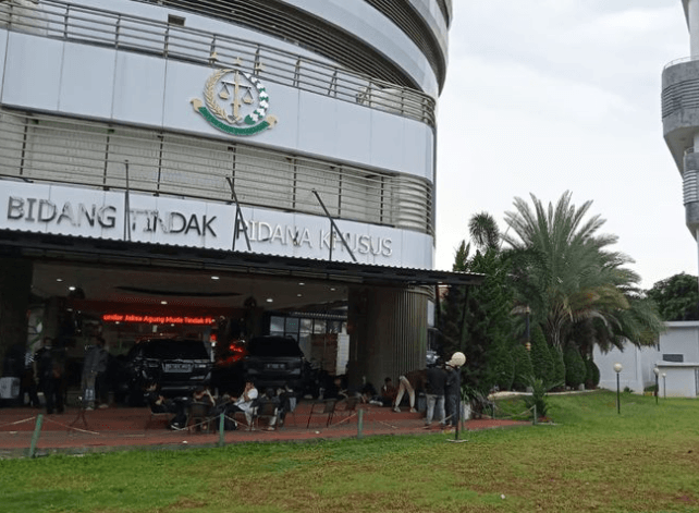 Koalisi Sipil Kritik Keterlibatan TNI Amankan Kejaksaan: Dinilai Ancam Independensi Penegakan Hukum 1 Screenshot 2025 05 12 075801