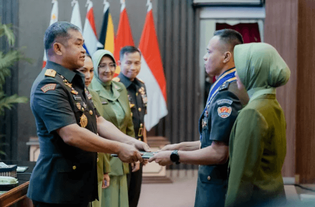 270 Perwira Lulus dari Seskoad, KSAD Beri Pesan Tegas: Jadilah Pemimpin Berkarakter dan Visioner 2 Screenshot 2025 05 24 092902