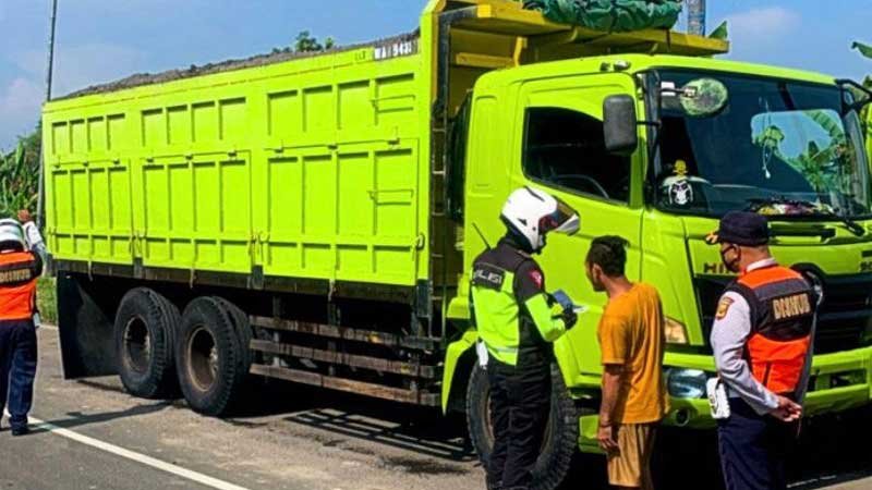 Dishub Kabupaten Sukabumi Soroti Pelanggaran Truk Tambang ODOL: Operasi di Luar Jam Resmi Marak, Penindakan Terkendala Wewenang 1 Truk Odol Sukabumi