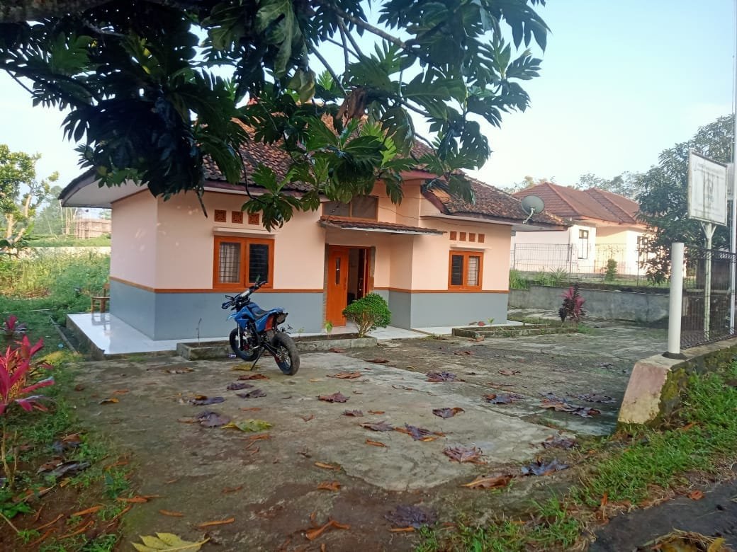 Kepala UPTD DPPKB Purabaya Klarifikasi Penggunaan Dana Perawatan Kantor 1 WhatsApp Image 2025 05 08 at 07.23.52 f430696d