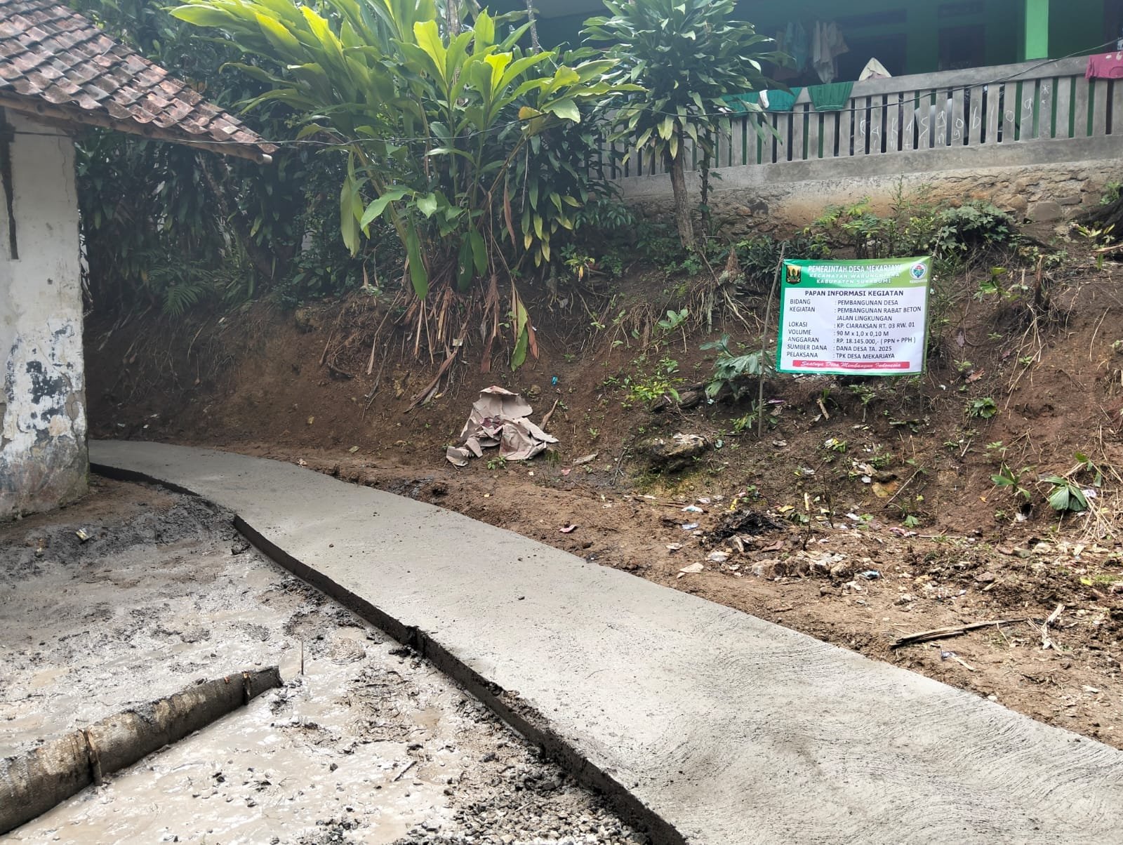 Pemdes Mekarjaya Realisasikan Pembangunan Jalan Rambat Beton, Dorong Akses dan Ekonomi Warga 1 WhatsApp Image 2025 05 25 at 13.12.26 01bb284e