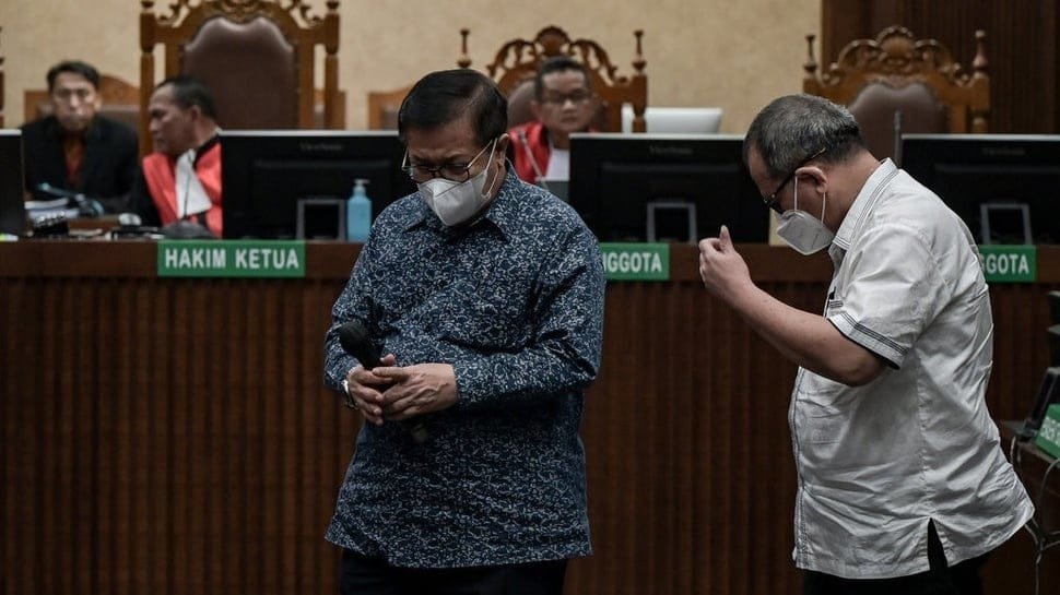 Divonis 7 Tahun Penjara karena Suap, Erintuah Damanik dan Mangapul Pilih Tak Banding: “Ingin Perbaiki Diri” 1 antarafoto sidang putusan hakim pn surabaya nonaktif 1746710149 ratio 16x9 1