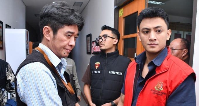 Eks Sekda Kota Bandung Ditahan Kejati Jabar, Diduga Terlibat Korupsi Lahan Kebun Binatang 1 dua orang pengurus yayasan kebun binatang bandung berinisial s 241126112702 605