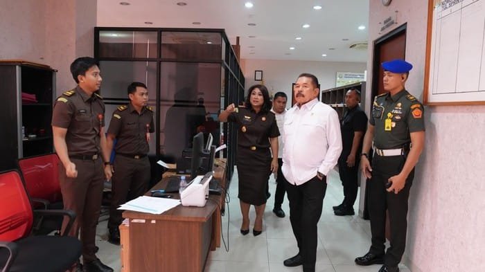 jaksa agung st burhanuddin sidak ke sejumlah kejari di jabodetabek 1748260070679 169