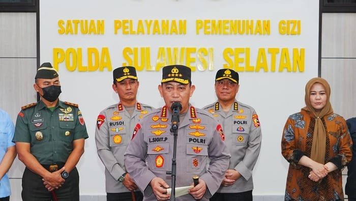 Kapolri Tinjau SPPG Polda Sulsel, Pastikan Kesiapan Dukung Program Makan Bergizi Gratis (MBG) 1 kapolri jenderal listyo sigit prabowo meninjau satuan pelayanan pemenuhan gizi sppg polda sulawesi selatan sulsel 1747303866298 169