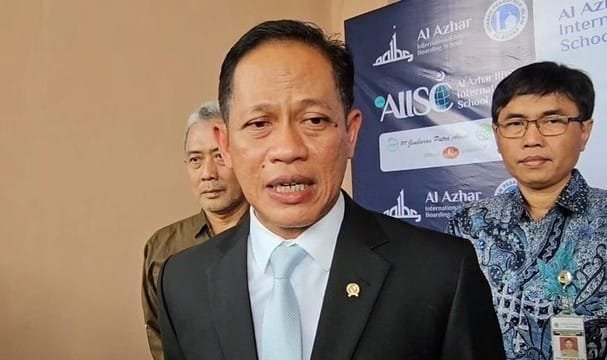 Menteri LH Ancam Sanksi Pidana untuk Pemda yang Tak Tutup TPA Open Dumping 1 menteri lingkungan hidup hanif faisol nurofiq ditemui di tawangmangu karanganyar selasa 1352025 1747142588410 169