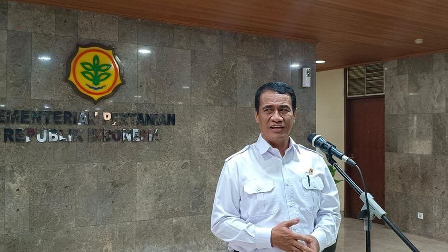 Mentan Amran Sulaiman Coret Calon Pejabat Titipan Keluarga: “Ini Kementerian, Bukan Perusahaan Keluarga” 1 menteri pertanian mentan ri amran sulaiman di kantor kementerian pertanian ri pada selasa pagi 2942025 cnbc indonesiamartyasar 1745899537162 169