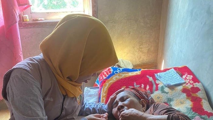 nenek asyah alami luka lebam usai dihajar warga lantaran dituduh culik anak 1746508175719 169