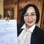 pengacara asri purwanti saat menunjukan surat bukti aduan di mapolresta solo kamis 1552025 1747296873988 169