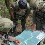 Brimob Sisir Zona Merah Hutan Moskona Secara Manual, Upaya Pencarian Iptu Tomi Marbun Terus Dilakukan Meski Dihantui Ancaman KKB tim sar brimob yang tergabung dalam operasi moskona pencarian mantan kasat reskrim polres teluk bintuni tomi marbun menyisir z 1746012963130 169