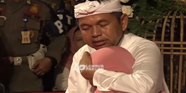 Dedi Mulyadi Terharu, Uang Bantuan Ditolak Bu RT: "Kalau Terlalu Banyak, Saya Tambah Lagi Jadi Rp30 Juta" 1 uang gubernur jawa barat ditolak 3003460929