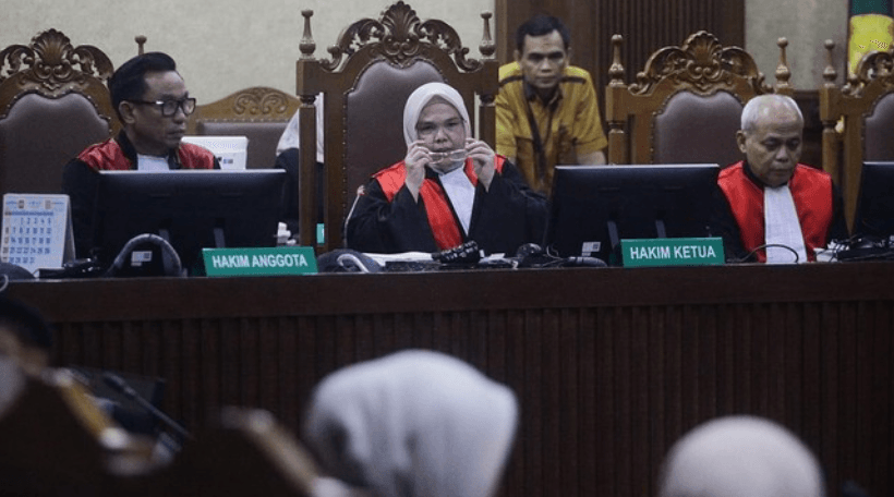 Tangis Hakim Iringi Vonis 16 Tahun Penjara untuk Eks Pejabat MA Zarof Ricar: “Serakah!” 1 Screenshot 2025 06 19 080936