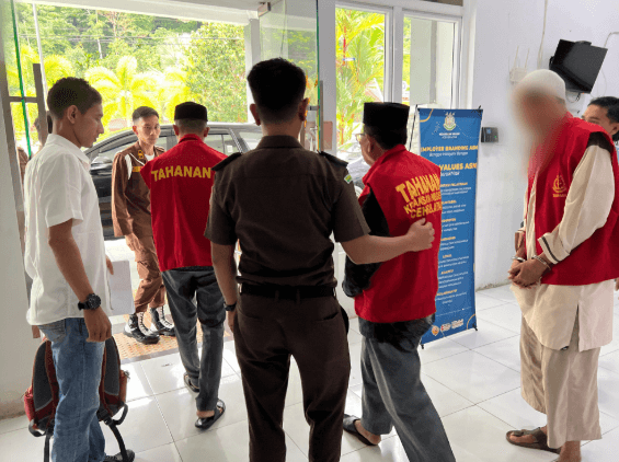 Kejari Aceh Selatan Tahan 3 Tersangka Dugaan Korupsi Dana Baitul Mal Rp 1,74 Miliar 1 Screenshot 2025 06 19 081102