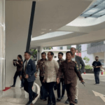 Nadiem Makarim Penuhi Panggilan Kejagung, Diperiksa Terkait Kasus Pengadaan Laptop Rp 9,9 Triliun Screenshot 2025 06 23 124326