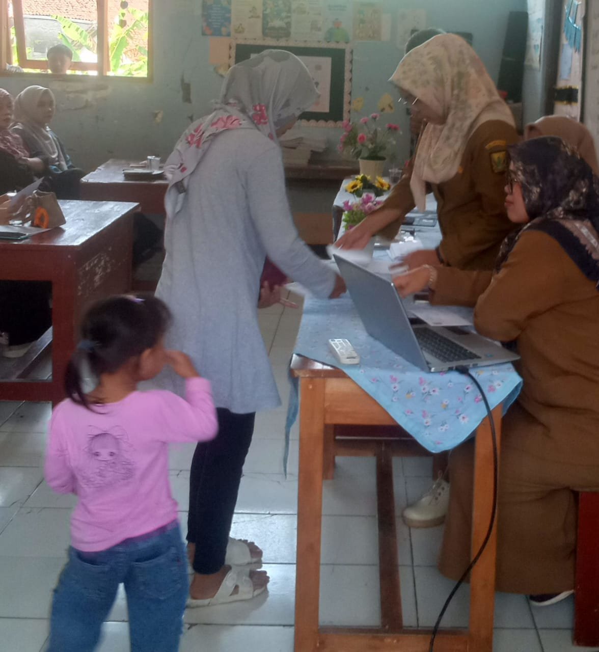 SDN Sindangsari Gelar Acara Kelulusan Kelas 6, Tekankan Transparansi dan Kepatuhan Terhadap Aturan 1 WhatsApp Image 2025 06 02 at 10.32.45 ac3f60d7