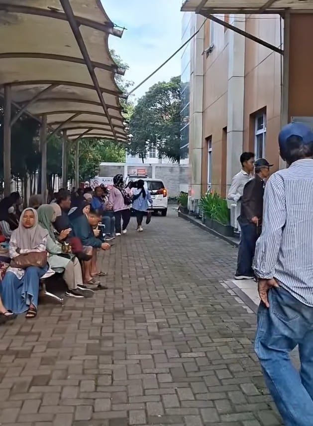 Ketulusan Pelayanan RSUD R. Syamsudin, SH Bukti Rumah Sakit Ini Hadir di Hati Masyarakat" 1 WhatsApp Image 2025 06 02 at 21.56.40 65b679ac