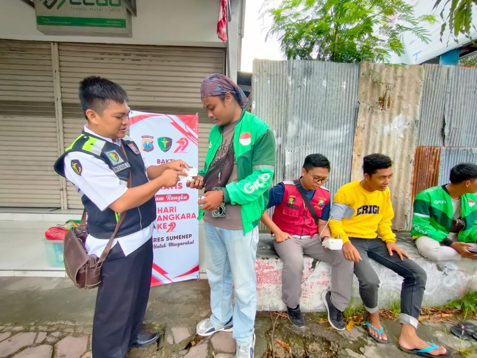 Polres Sumenep Gelar Bhakti Kesehatan untuk Warga 1 WhatsApp Image 2025 06 16 at 14.09.03 4eb8b077