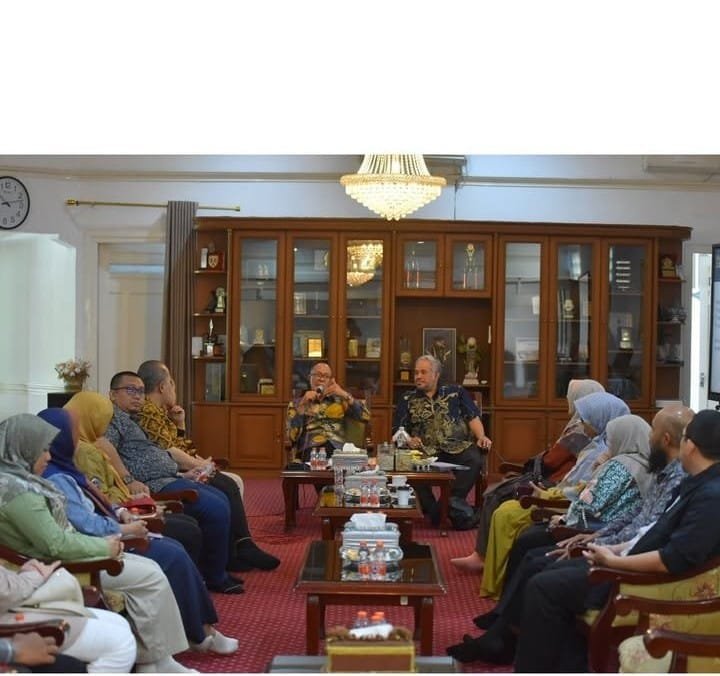 Wali Kota Sukabumi Tegaskan Komitmen Tuntaskan Temuan BPK “Saya Tidak Akan Main-Main” 1 WhatsApp Image 2025 06 21 at 23.13.29 c7da52d4