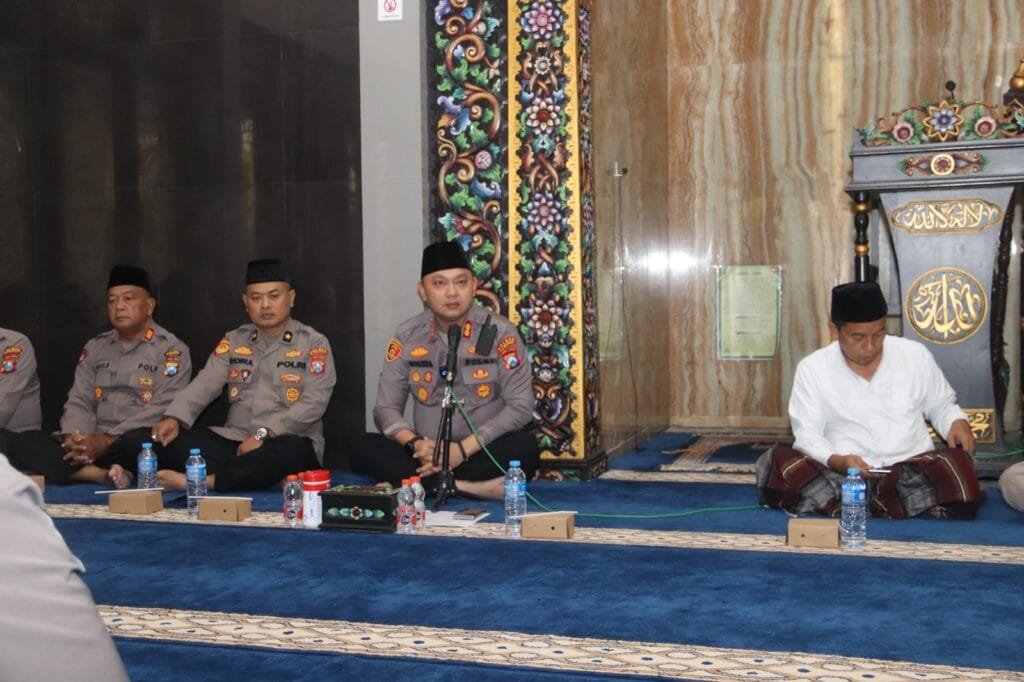 Sebagai Momentum Refleksi dan Peningkatan Kinerja Menuju Polri yang Lebih Humanis Polres Sumenep Peringati Tahun Baru Islam 1 Muharram 1447 H. 2 WhatsApp Image 2025 06 26 at 19.03.14 ed12fc04