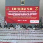 Gunungan Uang Rp11,8 Triliun Jadi Bukti Salah Satu Kasus Korupsi Terbesar di Indonesia gunungan uang 118 t jadi bukti salah satu korupsi terbesar 1750146042706 169