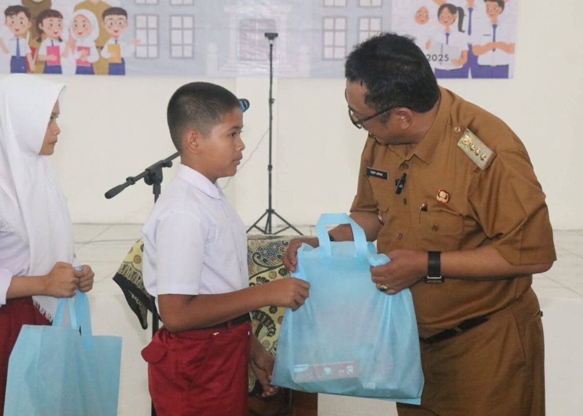 Launching SRMP 7 di Sukabumi, Bupati Asep Japar: “Ruang Hidup untuk Tumbuh Merdeka, Cerdas, dan Berkarakter” 1 IMG 20250714 WA0010 1140x815 1