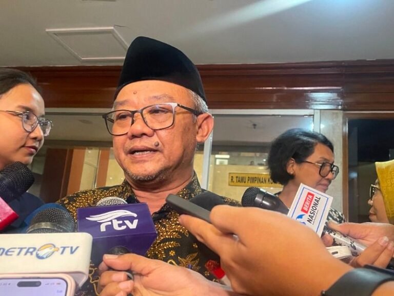 Mendikdasmen Abdul Mu’ti Tegaskan Kasus Chromebook Bukan Wewenangnya: “Silakan Tanya Jaksa Agung”