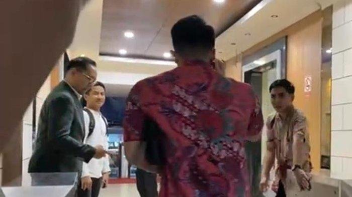 Ajudan Presiden Jokowi Diperiksa Polisi Terkait Kasus Ijazah Palsu, Gelar Perkara Ditunda Pekan Depan atas Permintaan TPUA 1 Kompol Muhammad Syarif diperiksa polisi