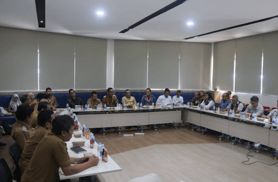 Bupati Asep Japar Buka Rakor Forum TJSPKBL/CSR 2025 Kabupaten Sukabumi: Dorong Sinergi Dunia Usaha dan Pemerintah Daerah 2 Screenshot 2025 07 07 204219