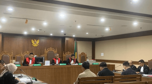 Vonis Lebih Tinggi dari Tuntutan, Eks Jaksa Azam Akhmad Akhsya Dihukum 7 Tahun Penjara karena Tilap Barang Bukti Investasi Bodong Fahrenheit 1 Screenshot 2025 07 09 174647