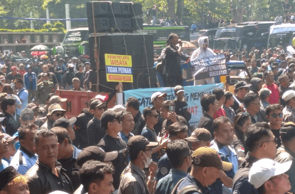 Larangan Study Tour Lumpuhkan Sektor Wisata Jabar, Sopir hingga Pelaku UMKM Geruduk Gedung Sate 1 Screenshot 2025 07 22 060725