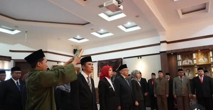 21 Pejabat Dilantik, Wali Kota Sukabumi Tekankan Kinerja Cepat dan Kolaboratif 2 WhatsApp Image 2025 07 09 at 06.46.39 cf6d35a91