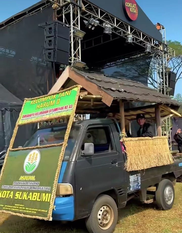 Kelurahan Situmekar Tampilkan Kekayaan Budaya Lokal di Karnaval HUT ke-43, Wakil Wali Kota Sukabumi Hadir Meriahkan Acara 2 WhatsApp Image 2025 07 12 at 19.44.30 9d1cfe67