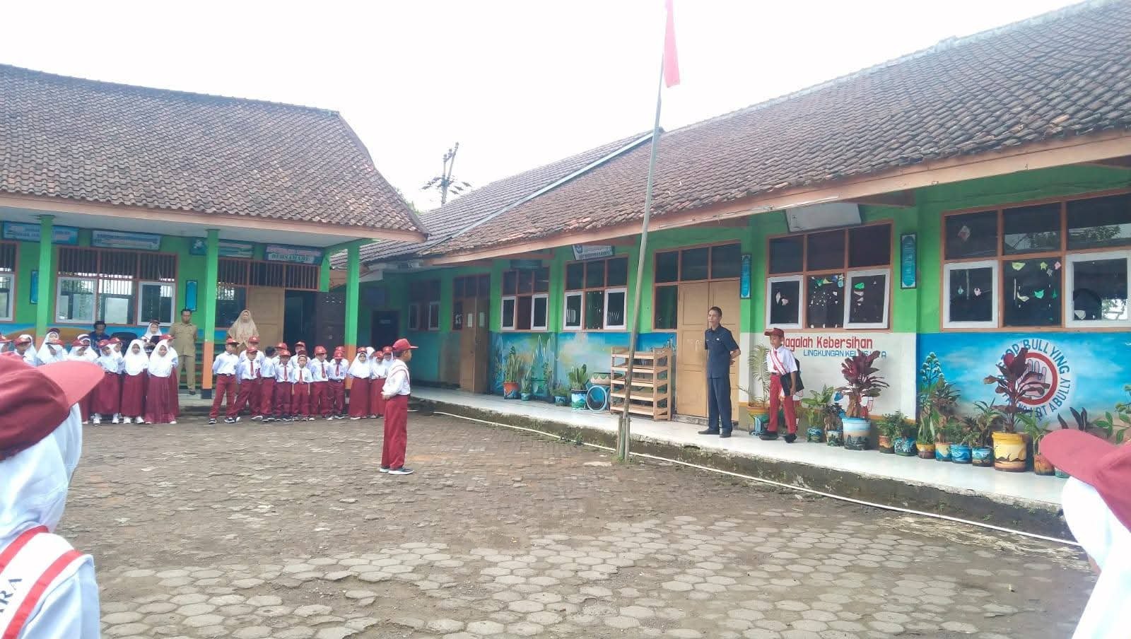 Tahun Ajaran Baru, Semangat Baru SDN 2 Purabaya Sambut Peserta Didik Baru dengan Antusiasme Tinggi. 1 WhatsApp Image 2025 07 15 at 11.50.59 66a5b51e