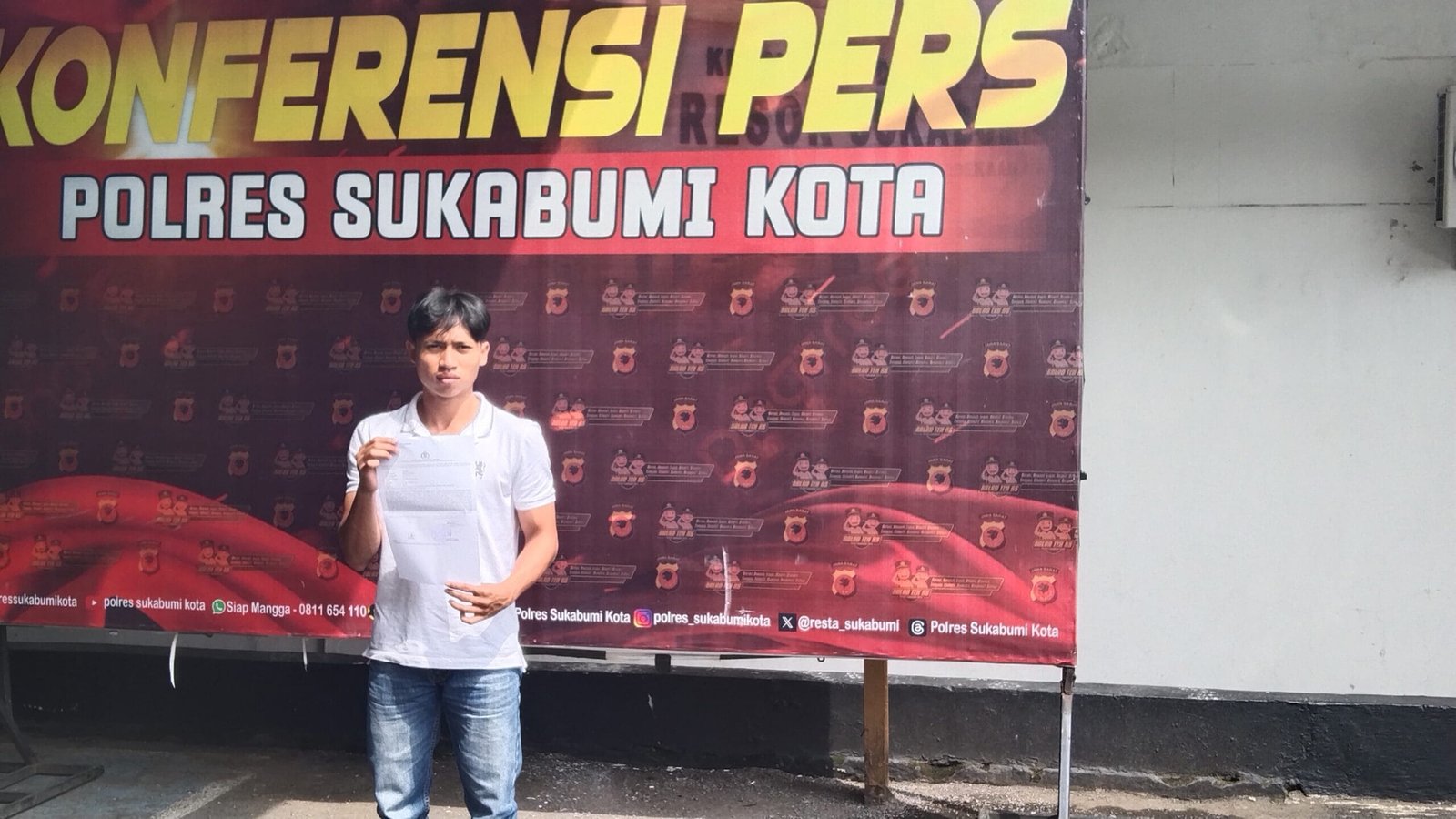 Diduga Tipu Pengadaan Cinderamata, Oknum ASN Pemkot Sukabumi Dilaporkan ke Polisi 1 WhatsApp Image 2025 07 17 at 12.57.43 fd53af06 scaled