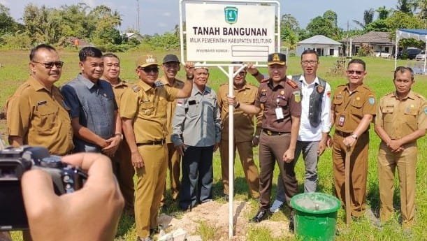 Pemkab Belitung Terima Kembali Aset Lapangan Bola Paal Satu, Kajari Dorong Penguatan Sistem Pencegahan Hukum 1 WhatsApp Image 2025 07 23 at 22.24.37 f44259ad