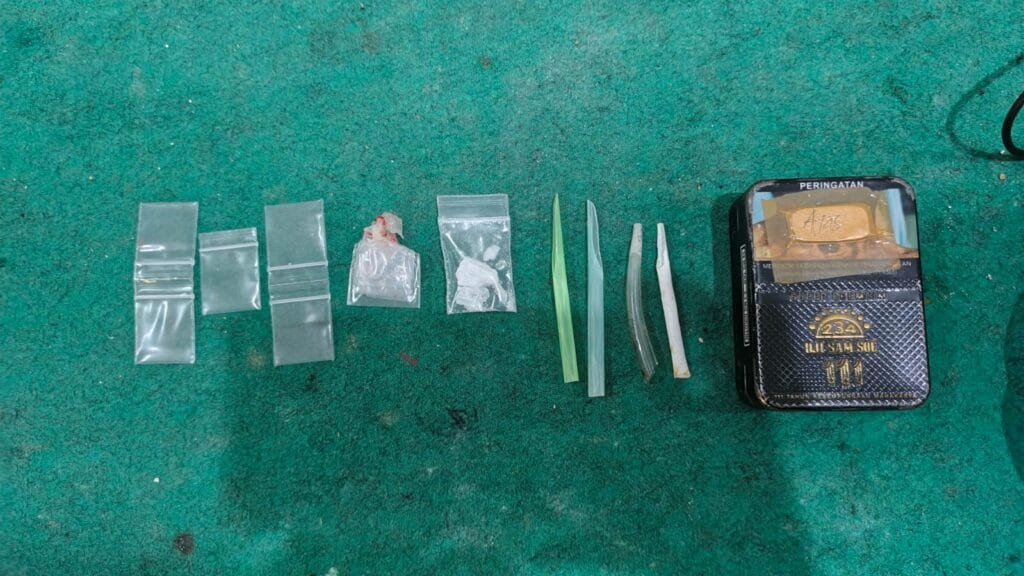 Polsek Kangean Amankan Pengedar Sabu di Gardu Kebun Desa Duko 2 WhatsApp Image 2025 07 30 at 10.02.46 bc8b3198
