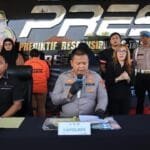 polisi tangkap dua wanita penipu penjualan kontrakan fiktif di bekasi polisi mengungkap awal mula kasus yang merugikan korban 1753434434452 169