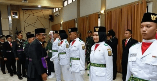 Bupati Sukabumi Kukuhkan 32 Anggota Paskibraka 2025: "Ini Bukan Sekadar Tugas, Tapi Amanah dan Kehormatan" 2 Screenshot 2025 08 16 080703