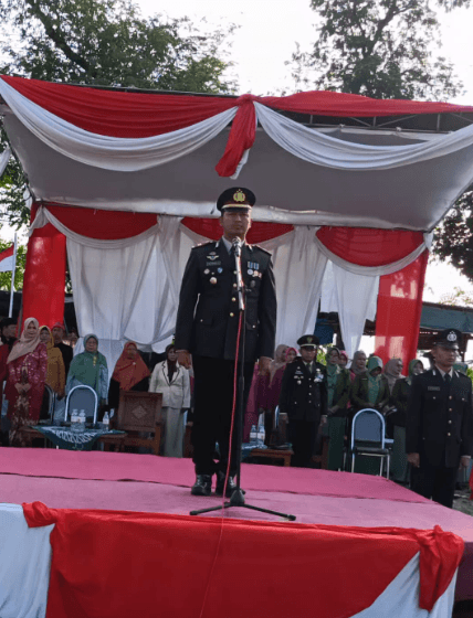 Khidmat dan Meriah, Penurunan Bendera Merah Putih HUT ke-80 RI Digelar di Desa Krejengan Probolinggo 1 Screenshot 2025 08 18 074141