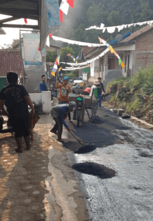 Pemdes Tarisi Realisasikan ADD 2025 untuk Pengaspalan Jalan Penghubung Antar-Kampung 2 Screenshot 2025 08 23 115018