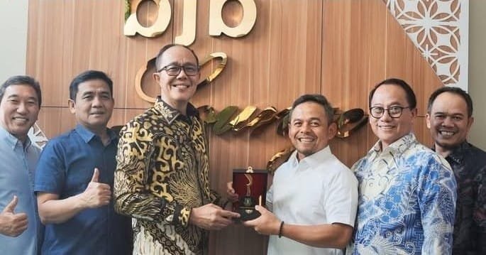 Wali Kota Sukabumi dan Dirut Bank BJB Bahas Sinergi Strategis untuk Penguatan Ekonomi Daerah 2 WhatsApp Image 2025 08 01 at 19.04.37 8db6f9b21