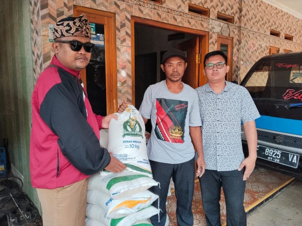 Desa Buanajaya Salurkan Bantuan Beras 20 Kg kepada 520 KPM untuk Dua Bulan 2 WhatsApp Image 2025 08 05 at 13.35.41 2900985e