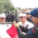 Aliansi Ormas Bekasi, SMSI dan Brimob Bagikan 2 Ribu Bendera Merah Putih untuk Pengendara Jalan WhatsApp Image 2025 08 09 at 11.49.20 3a300430